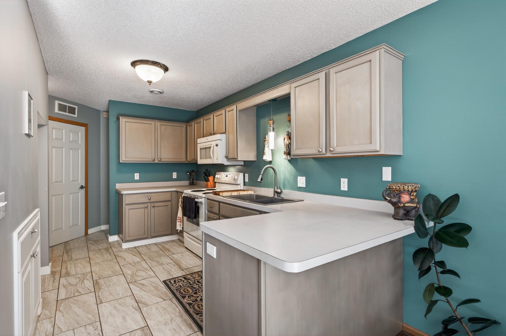 8606 Quarry Ridge Lane, Unit J Woodbury, MN 55125 - Photo 11 of 32