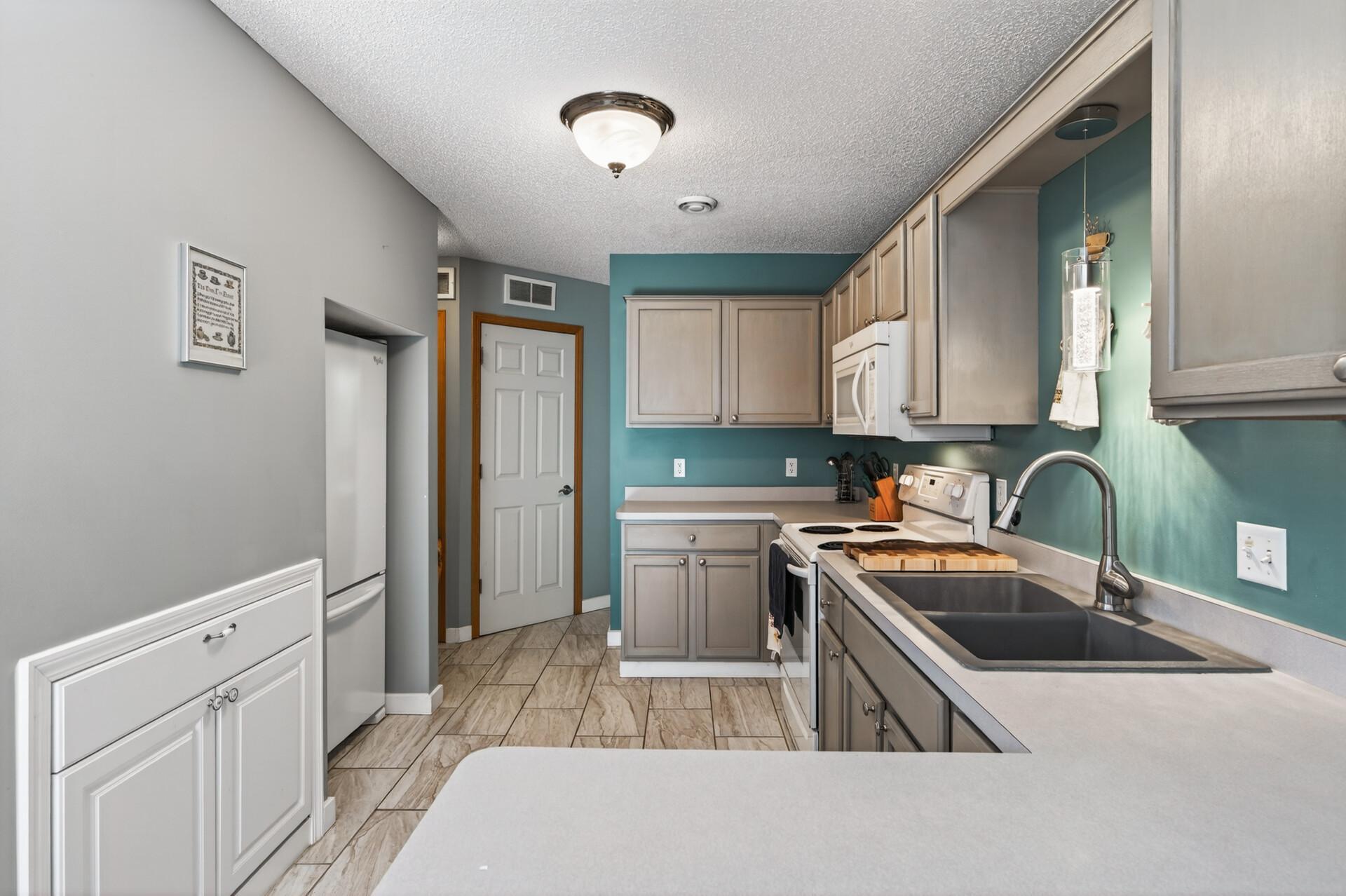 8606 Quarry Ridge Lane, Unit J Woodbury, MN 55125 - Photo 12 of 32