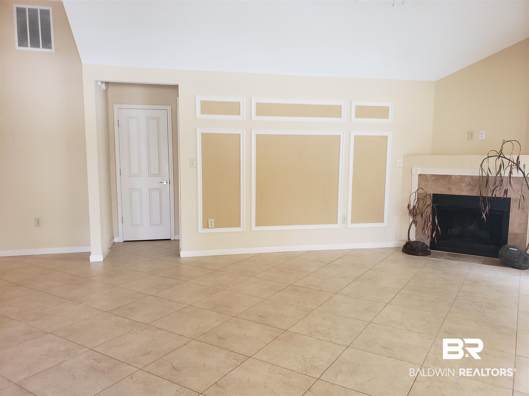 204 Wyld Palms Drive, Unit 204 Foley, AL 36535 - Photo 4 of 34 Living room
