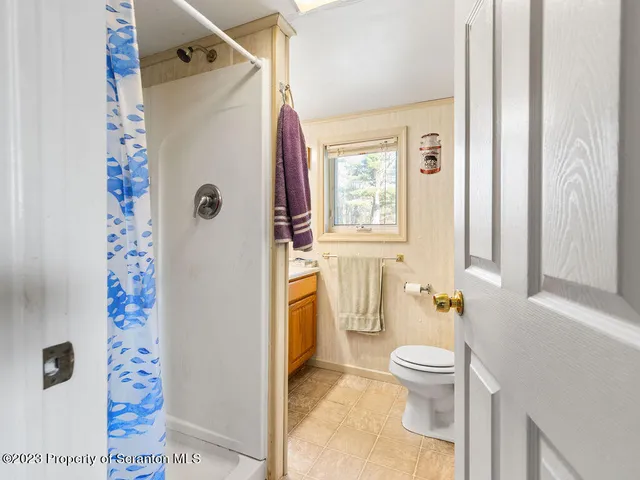 a picture of a room with a floor plan