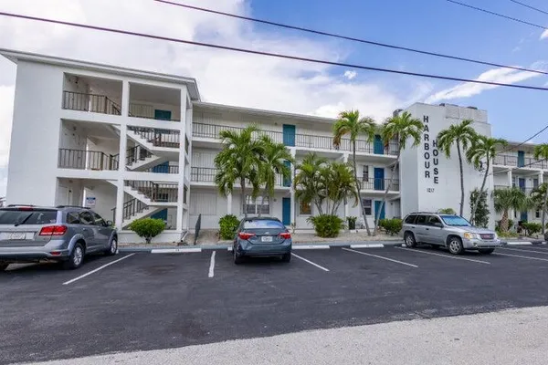 $3,000 | 1217 Sombrero Boulevard, Unit 31, Marathon, FL 33050