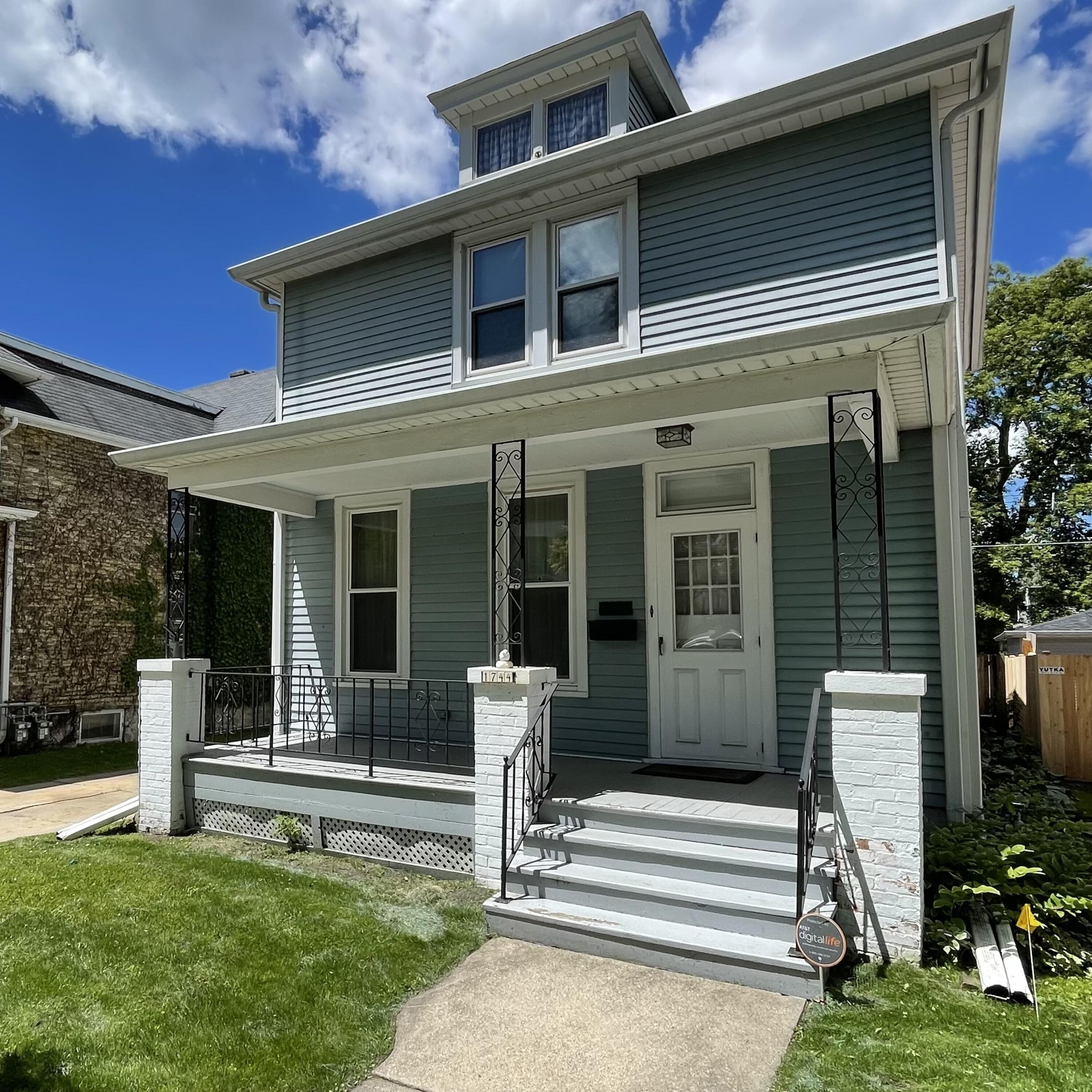 1744 Park Avenue Racine, WI 53403 - Photo 1 of 10 IMG_9680