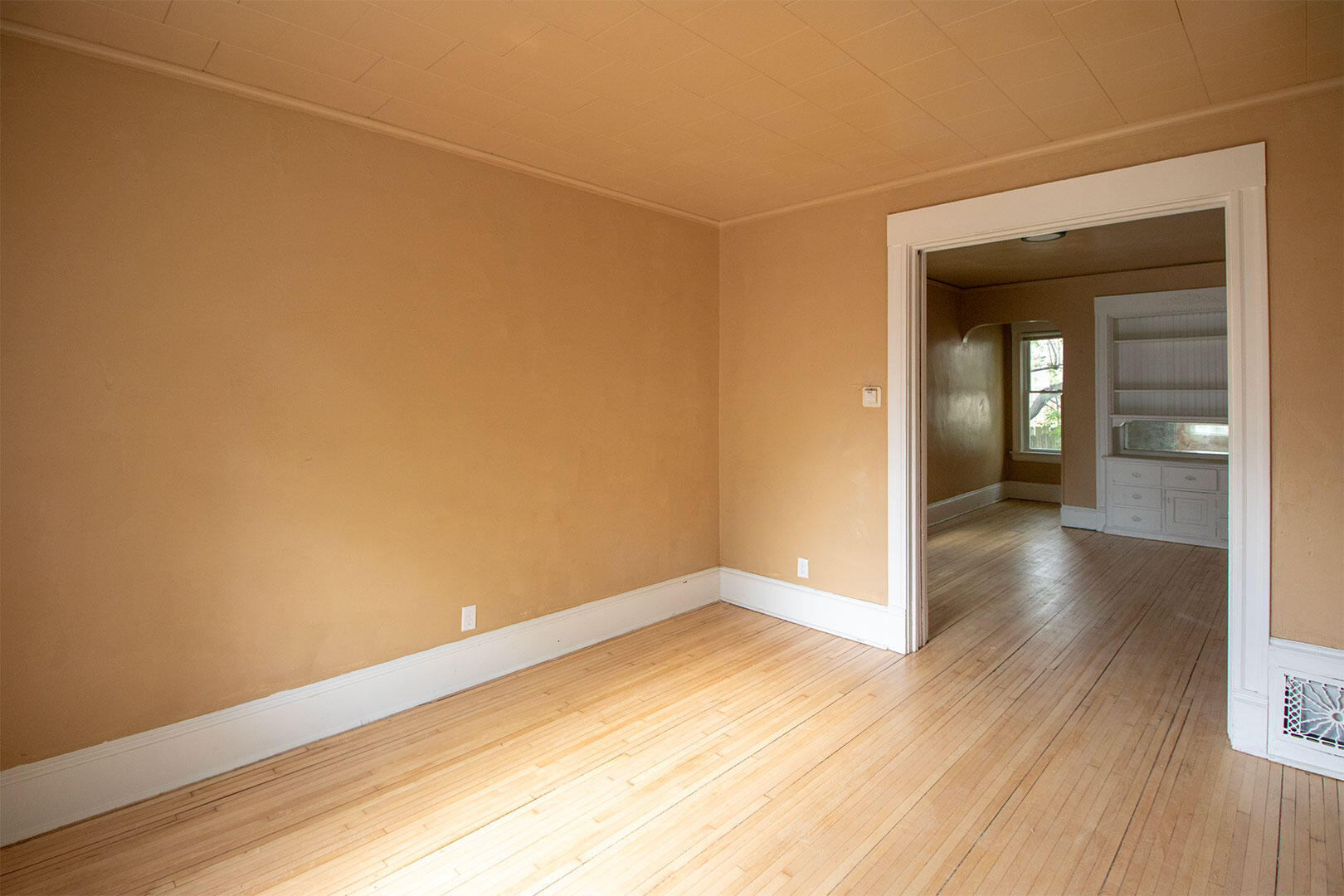 1238 North 34th Street Milwaukee, WI 53208 - Photo 3 of 15 Living Room