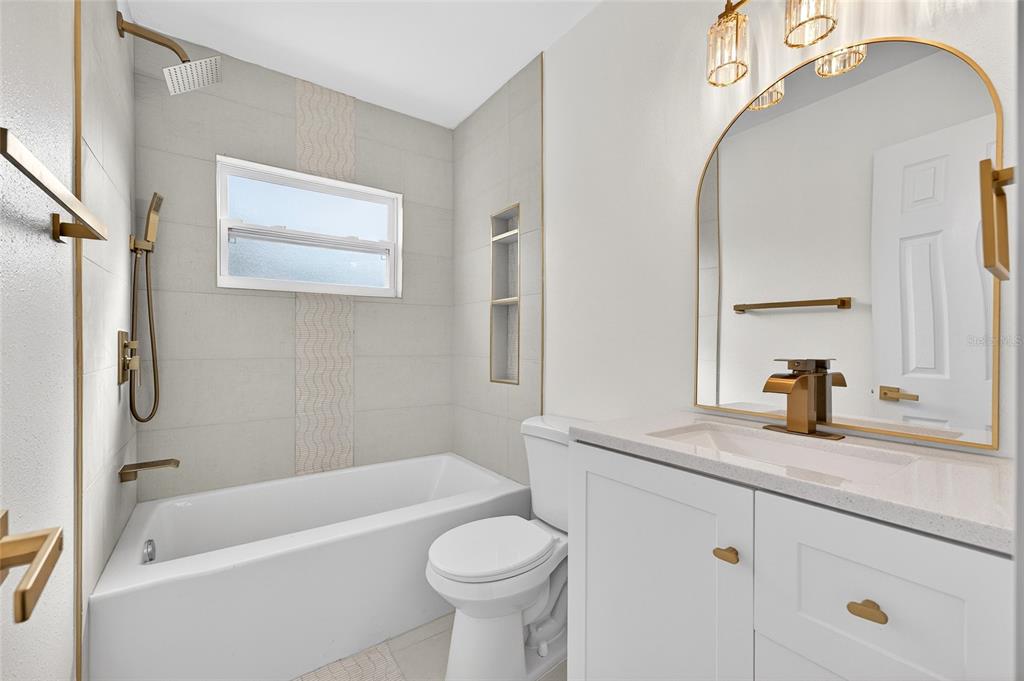 662 Bryan Terrace Drive Brandon, FL 33511 - Photo 10 of 30 a bathroom with a sink a toilet and a bathtub