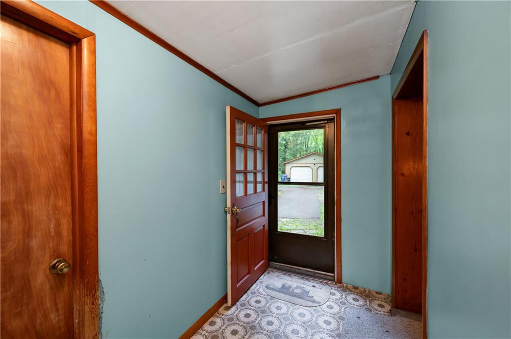 697 Anderson Road Stoneboro, PA 16153 - Photo 20 of 39 Entryway