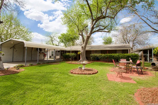 $159,000 | 1013 East Hutchinson Street, Beeville, TX 78102
