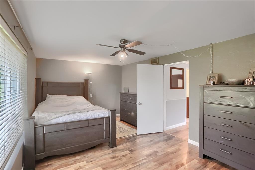 5607 McCormick Road Pittsburgh, PA 15205 - Photo 16 of 33 a room with a bed and a ceiling fan