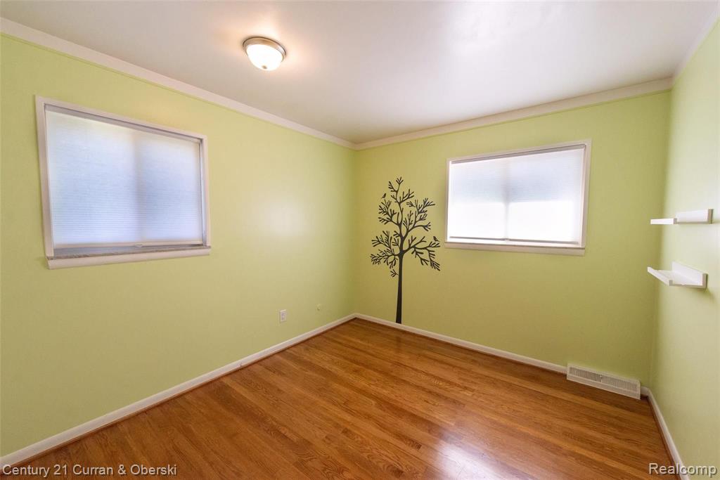 1909 Massoit Road Royal Oak, MI 48073 - Photo 17 of 30