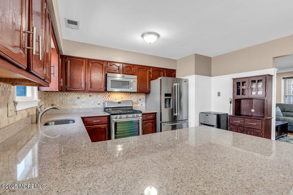 38 Peachstone Road Howell, NJ 07731 - Photo 13 of 29 020_dsc06986_184