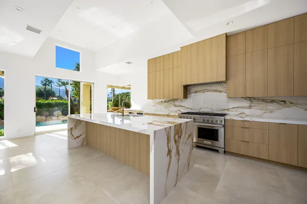 $2,100,000 | 75313 14th Green Drive, Indian Wells, CA 92210