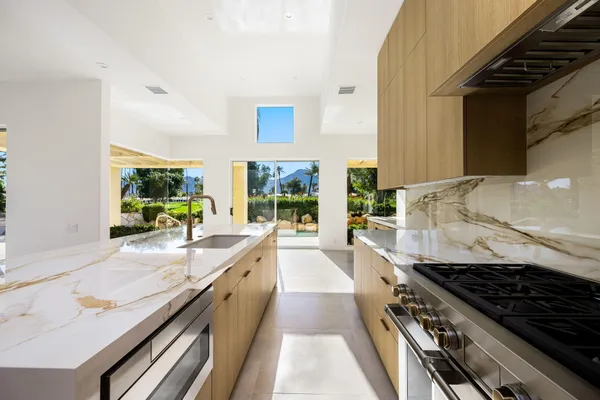 $2,100,000 | 75313 14th Green Drive, Indian Wells, CA 92210