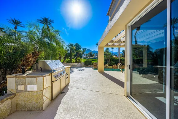 $2,100,000 | 75313 14th Green Drive, Indian Wells, CA 92210
