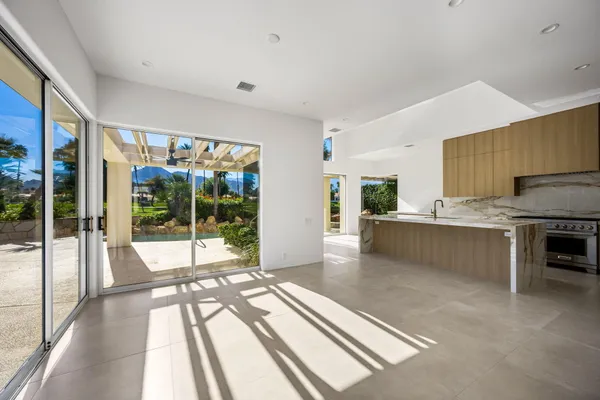 $2,100,000 | 75313 14th Green Drive, Indian Wells, CA 92210