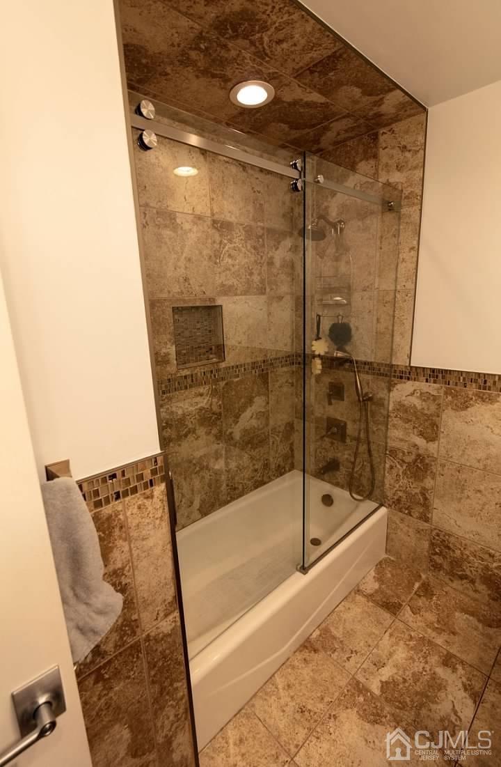75 Harmon Road Edison, NJ 08837 - Photo 15 of 35