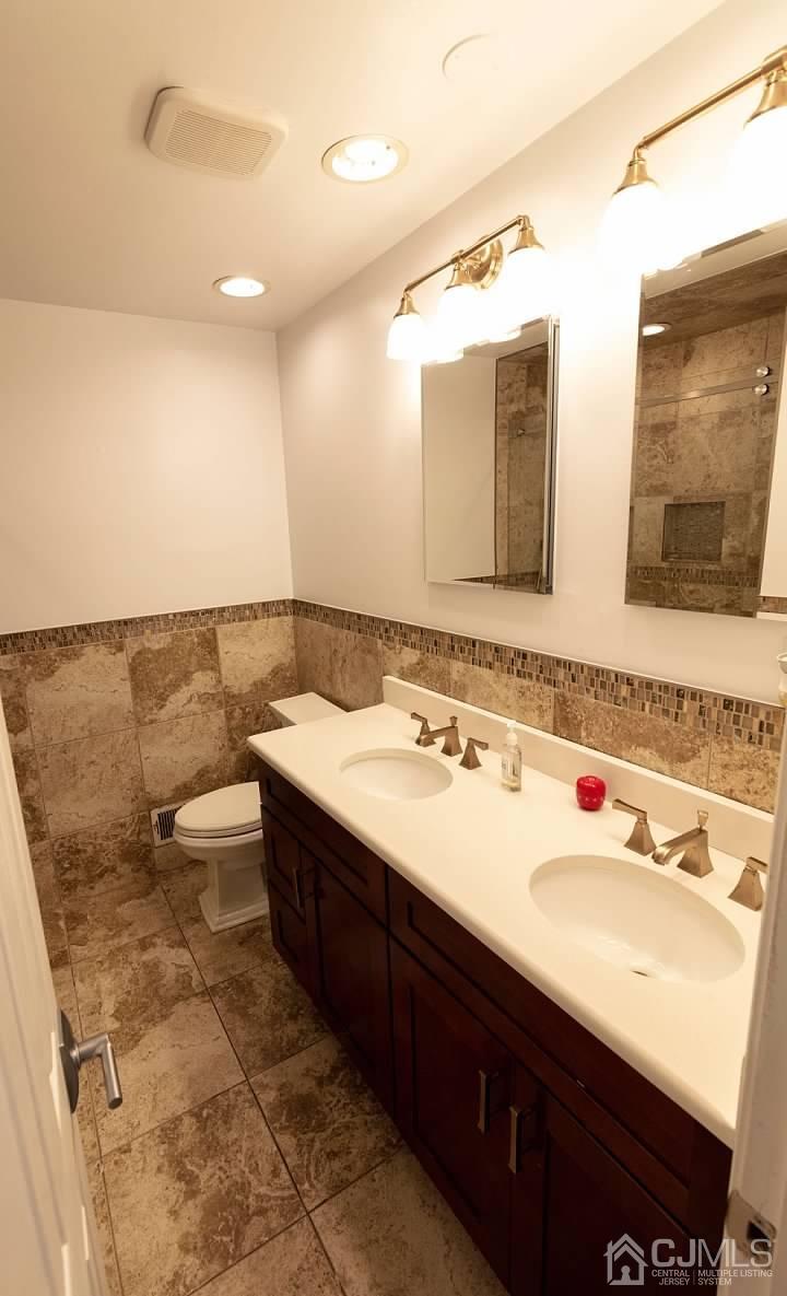 75 Harmon Road Edison, NJ 08837 - Photo 16 of 35