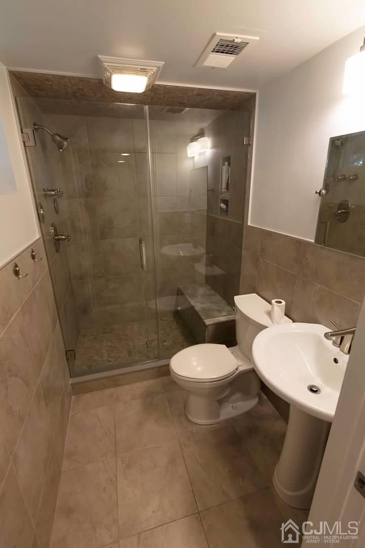 75 Harmon Road Edison, NJ 08837 - Photo 26 of 35