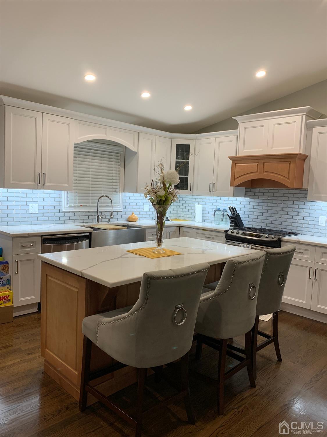 75 Harmon Road Edison, NJ 08837 - Photo 8 of 35