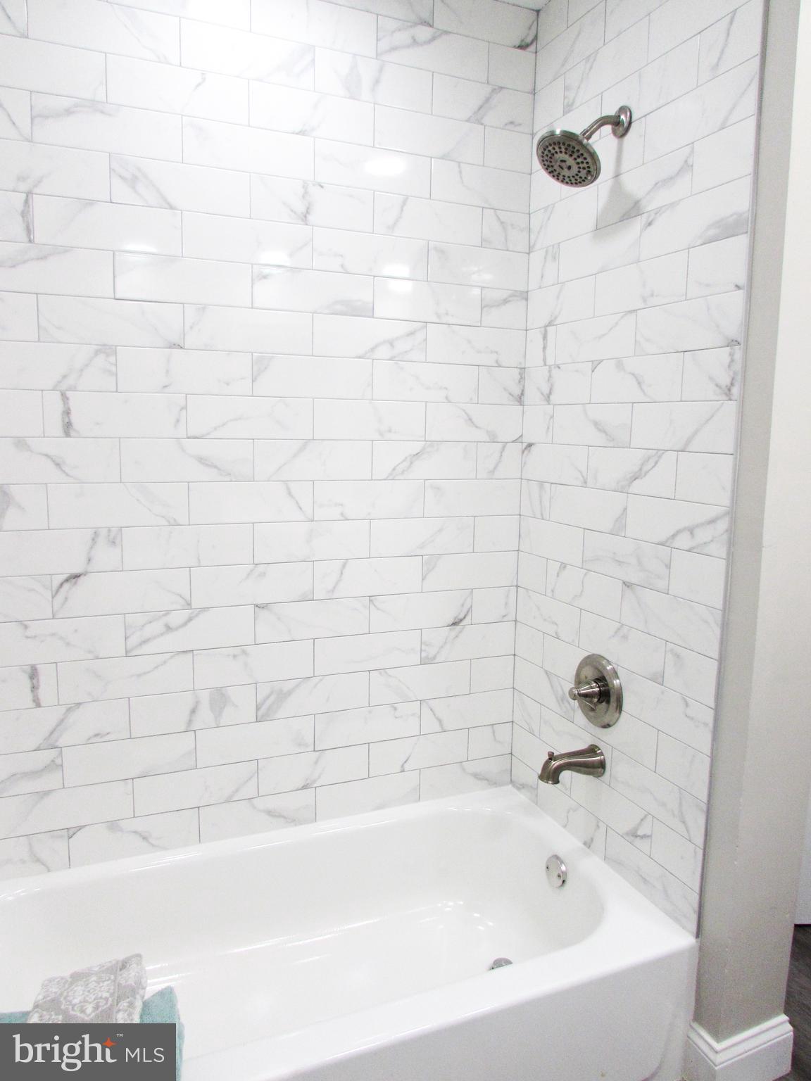 4729 Roundhill Road Ellicott City, MD 21043 - Photo 28 of 48 SHOWER/TUB COMBO TOP FLOOR