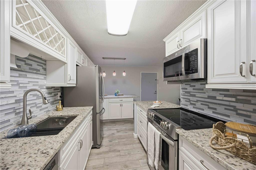 3259 South Beneva Road, Unit 101 Sarasota, FL 34232 - Photo 8 of 44