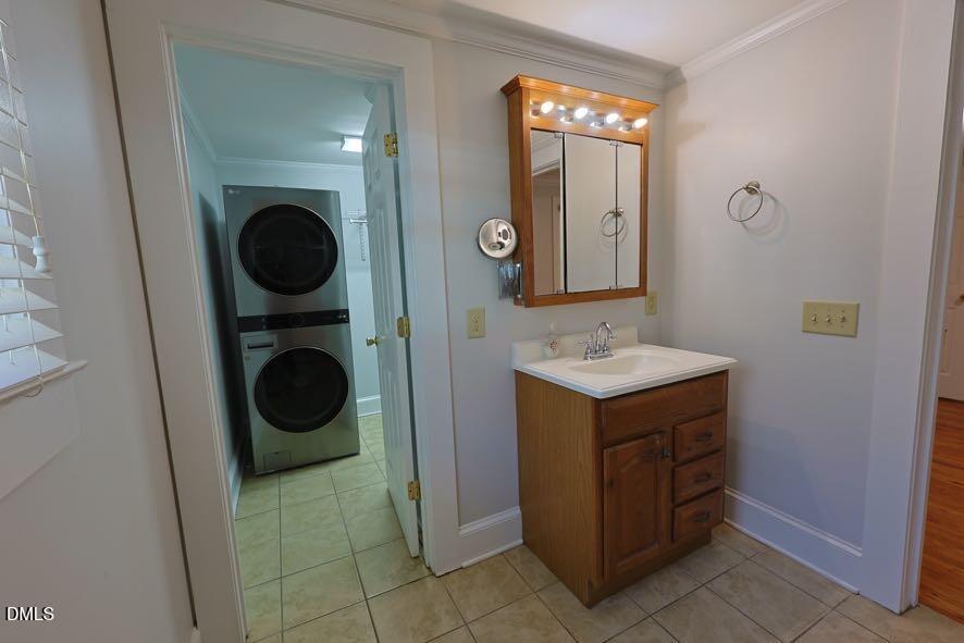 536 Oakgrove Road Asheboro, NC 27205 - Photo 19 of 36 a view of a hallway with washer and dryer