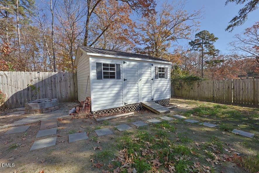 536 Oakgrove Road Asheboro, NC 27205 - Photo 26 of 36 a backyard of a house