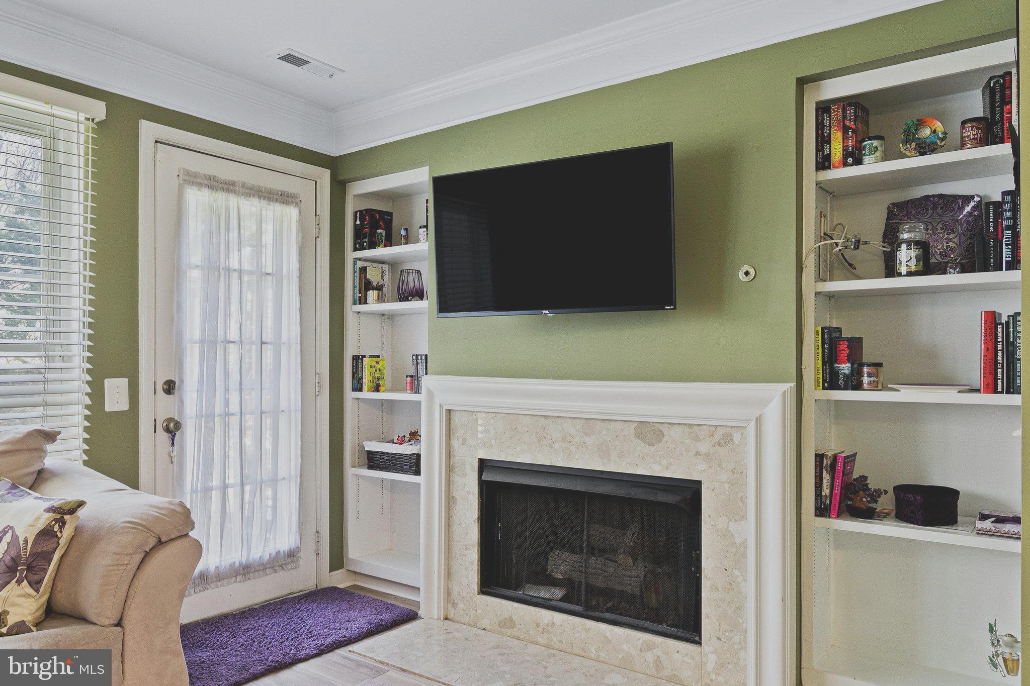 21785 Baldwin Square Sterling, VA 20164 - Photo 12 of 35 FAMILY ROOM