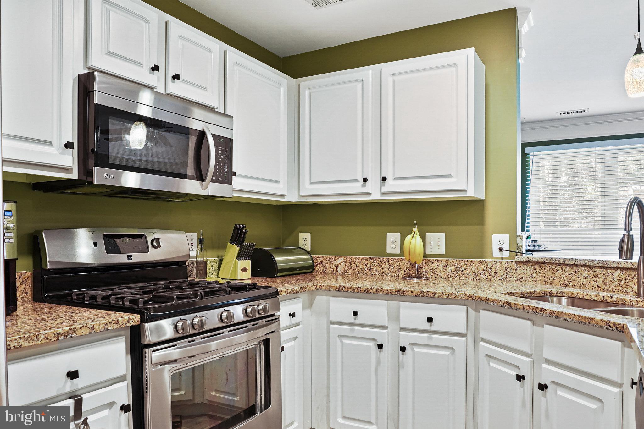 21785 Baldwin Square Sterling, VA 20164 - Photo 15 of 35 KITCHEN