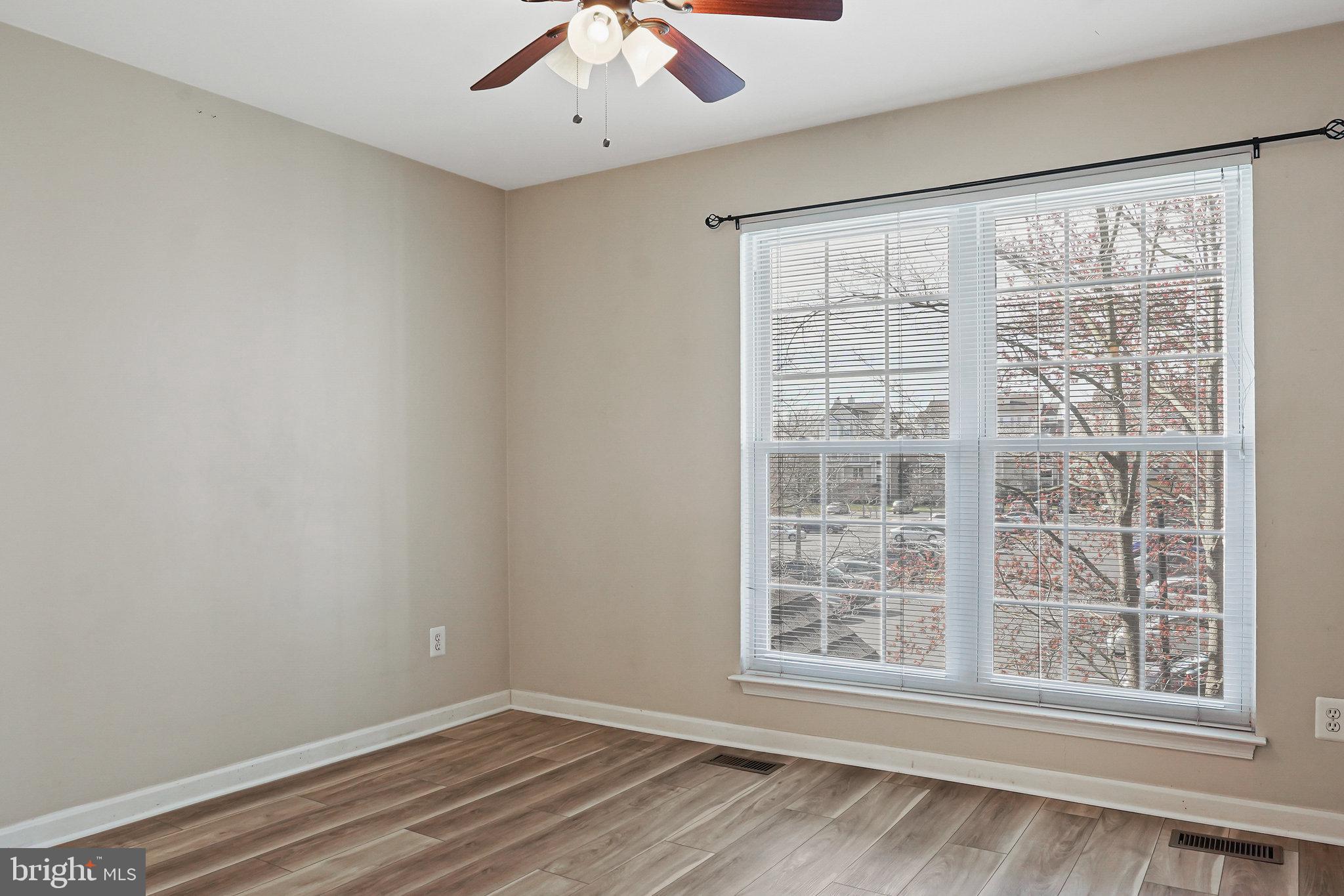 21785 Baldwin Square Sterling, VA 20164 - Photo 18 of 35 SECOND BEDROOM