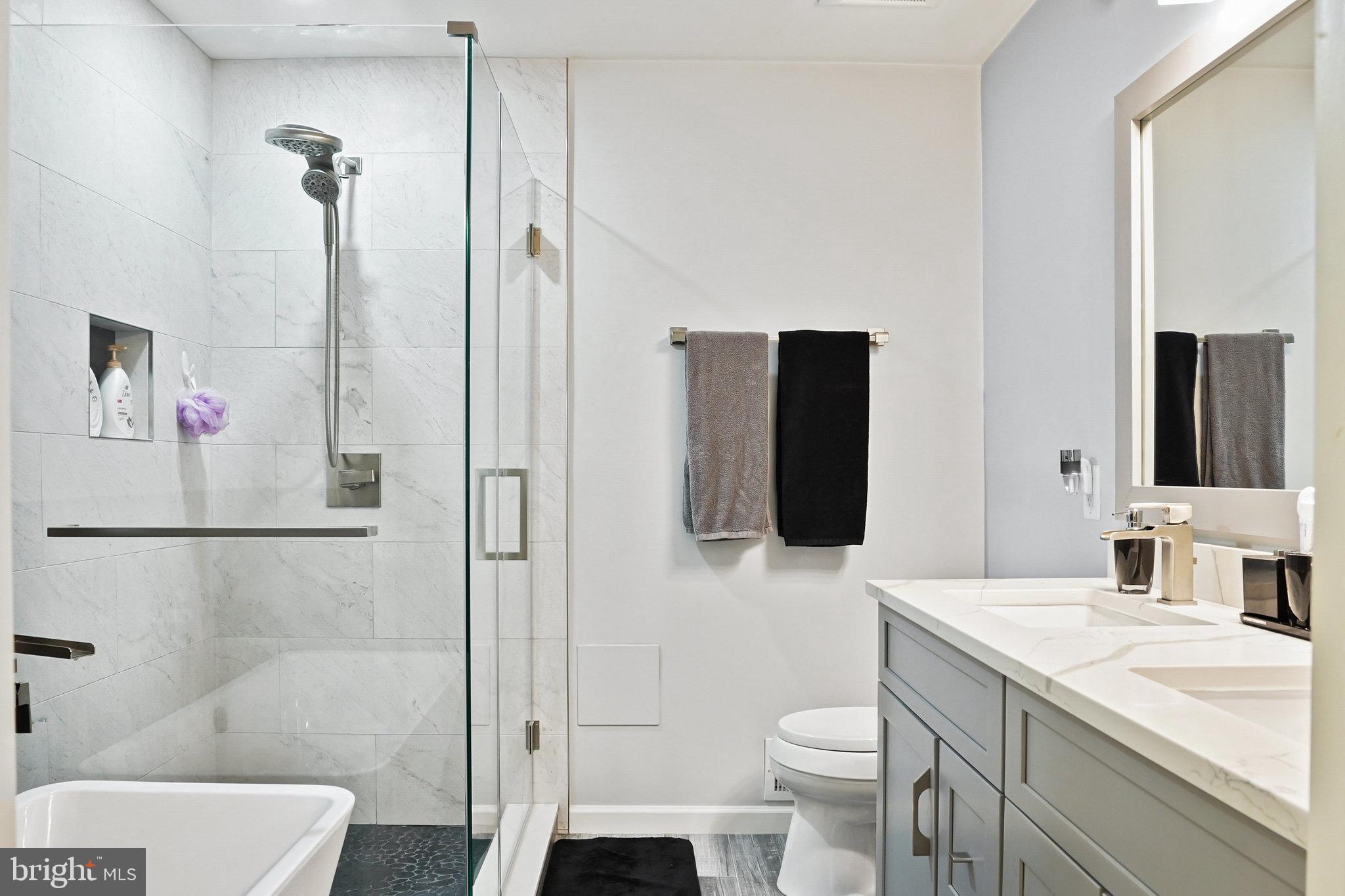 21785 Baldwin Square Sterling, VA 20164 - Photo 26 of 35 UPDATED MASTER BATHROOM