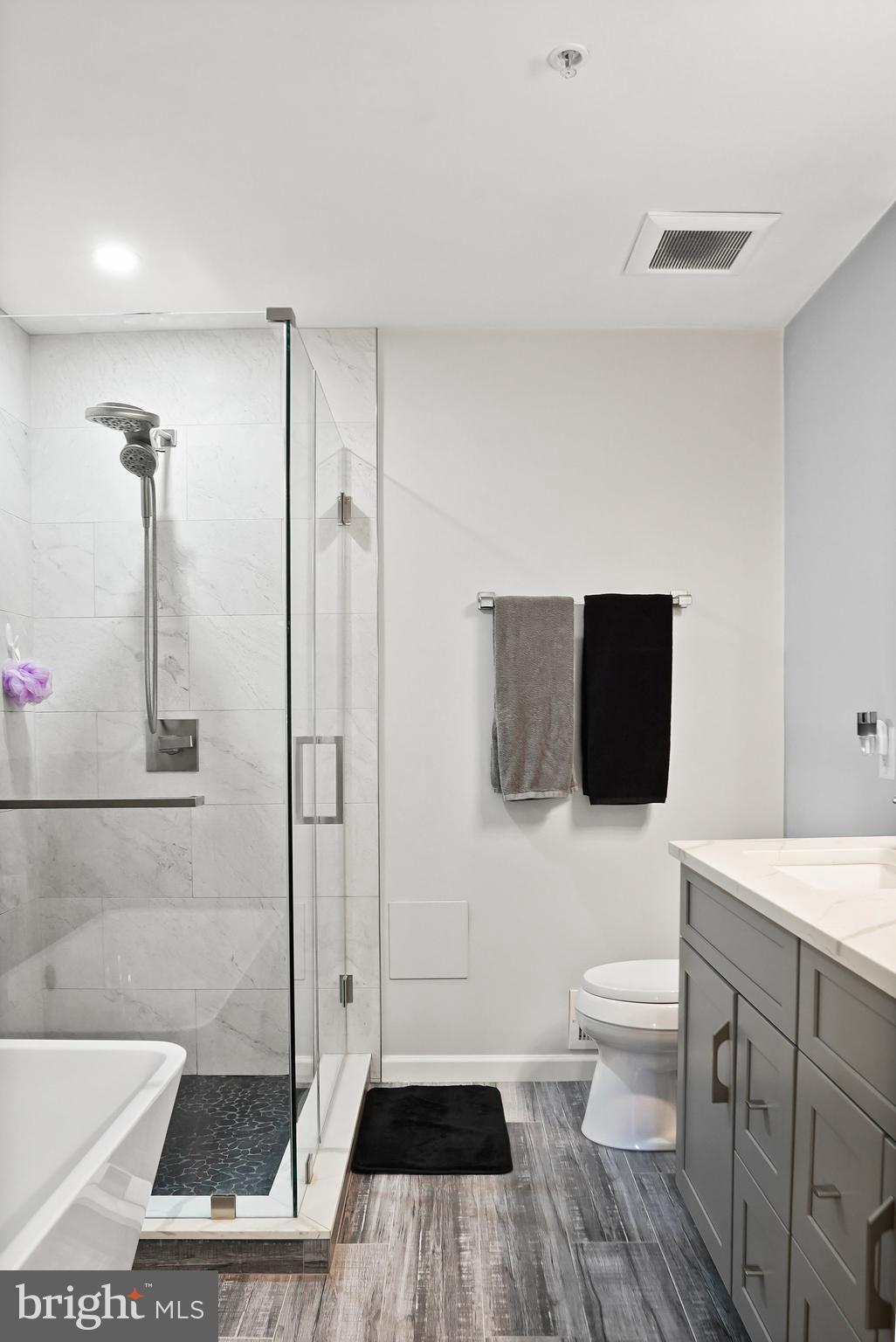 21785 Baldwin Square Sterling, VA 20164 - Photo 27 of 35 UPDATED MASTER BATHROOM