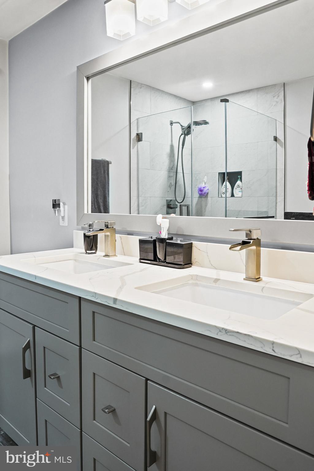 21785 Baldwin Square Sterling, VA 20164 - Photo 28 of 35 UPDATED MASTER BATHROOM