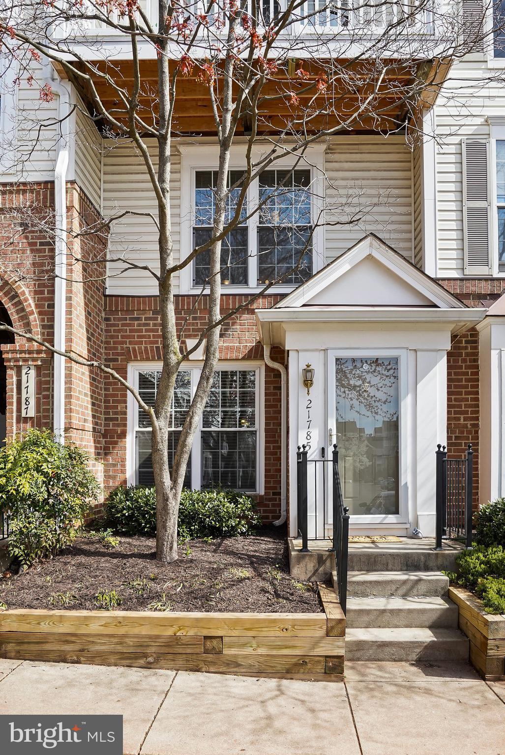 21785 Baldwin Square Sterling, VA 20164 - Photo 32 of 35 FRONT EXTERIOR