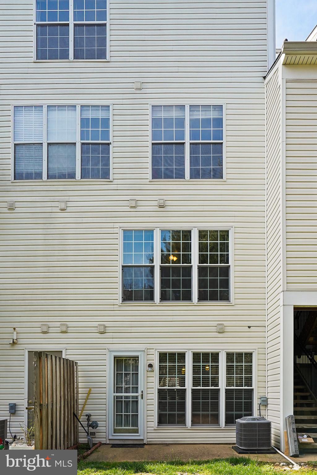 21785 Baldwin Square Sterling, VA 20164 - Photo 33 of 35 REAR EXTERIOR