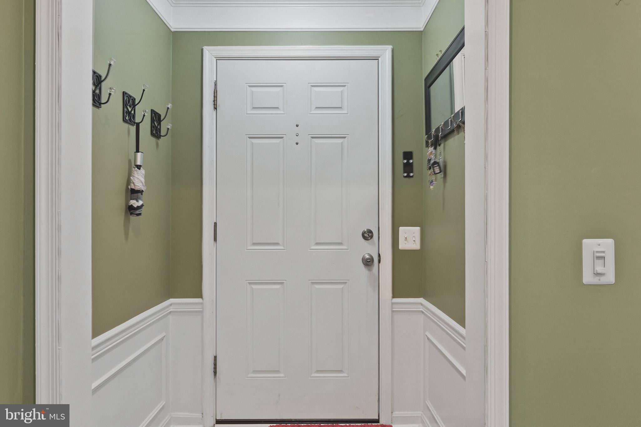 21785 Baldwin Square Sterling, VA 20164 - Photo 4 of 35 MAIN ENTRANCE