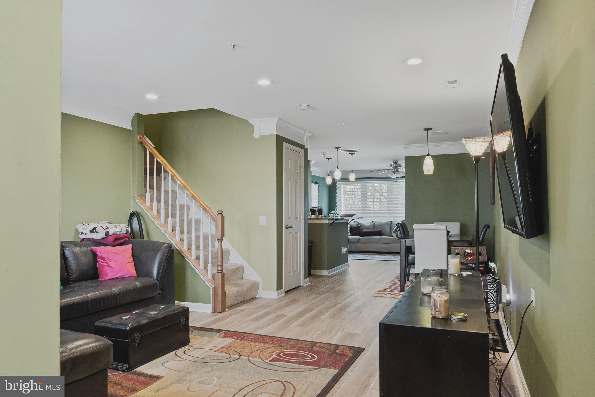 21785 Baldwin Square Sterling, VA 20164 - Photo 5 of 35 MAIN LEVEL