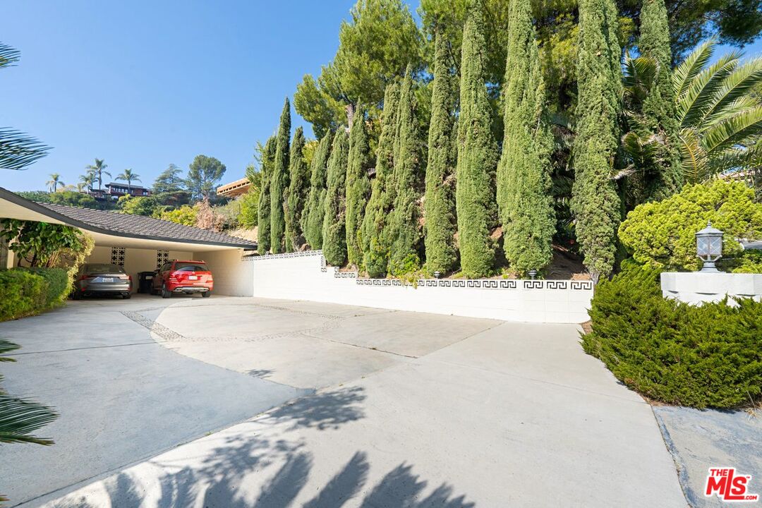 1499 Carla Ridge Beverly Hills, CA 90210 - Photo 2 of 47