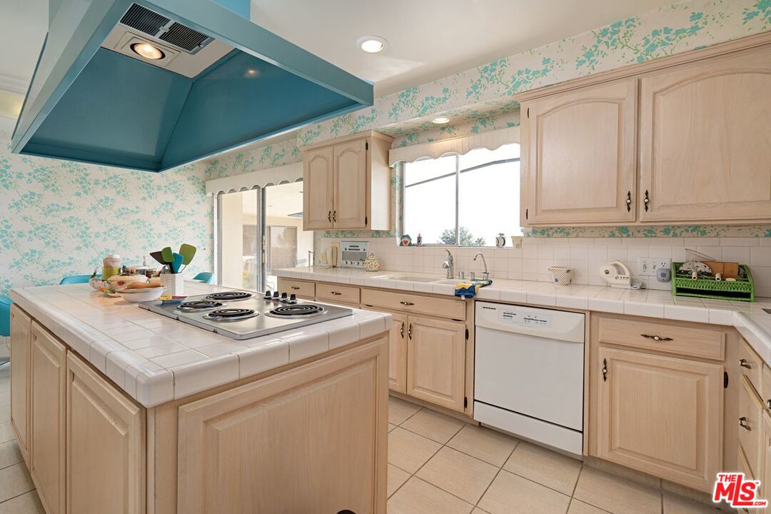 1499 Carla Ridge Beverly Hills, CA 90210 - Photo 16 of 47