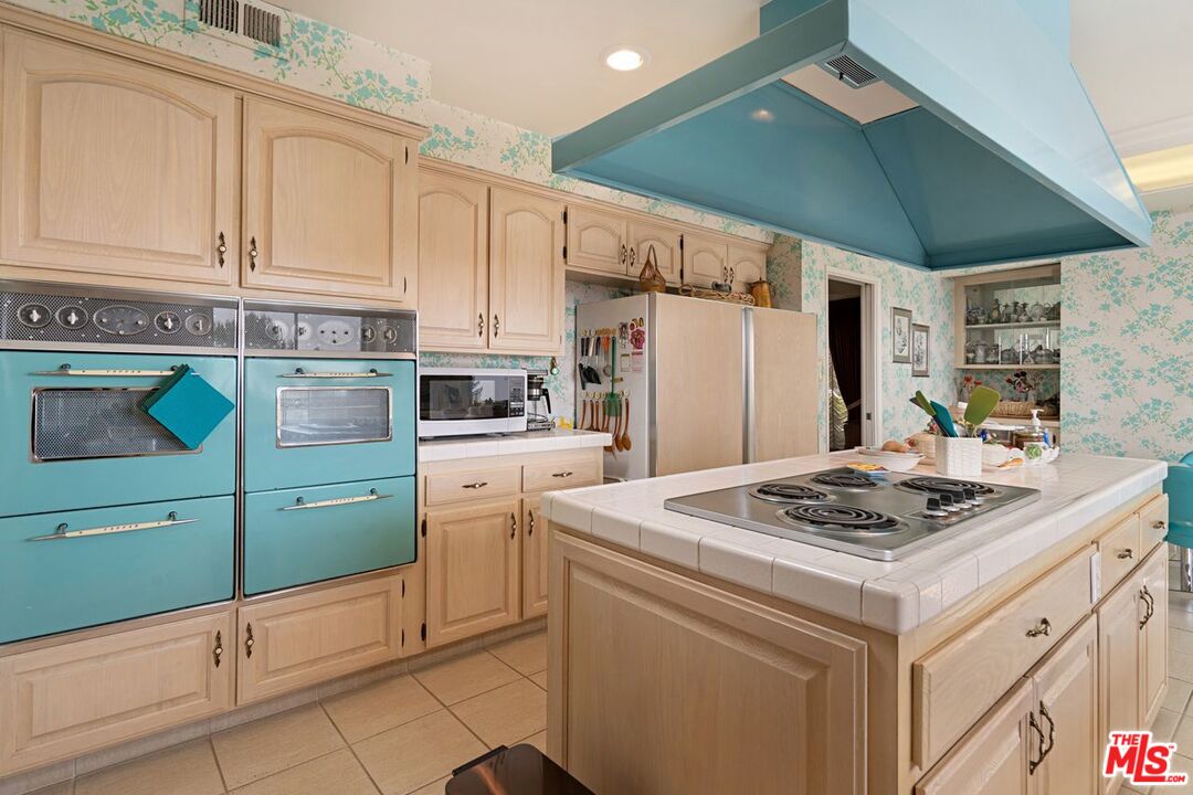 1499 Carla Ridge Beverly Hills, CA 90210 - Photo 17 of 47