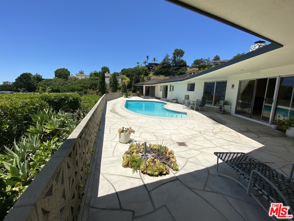 1499 Carla Ridge Beverly Hills, CA 90210 - Photo 24 of 47