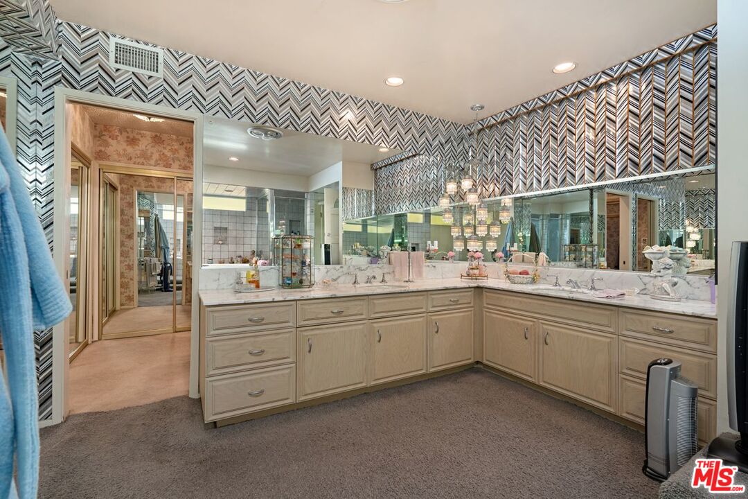 1499 Carla Ridge Beverly Hills, CA 90210 - Photo 36 of 47