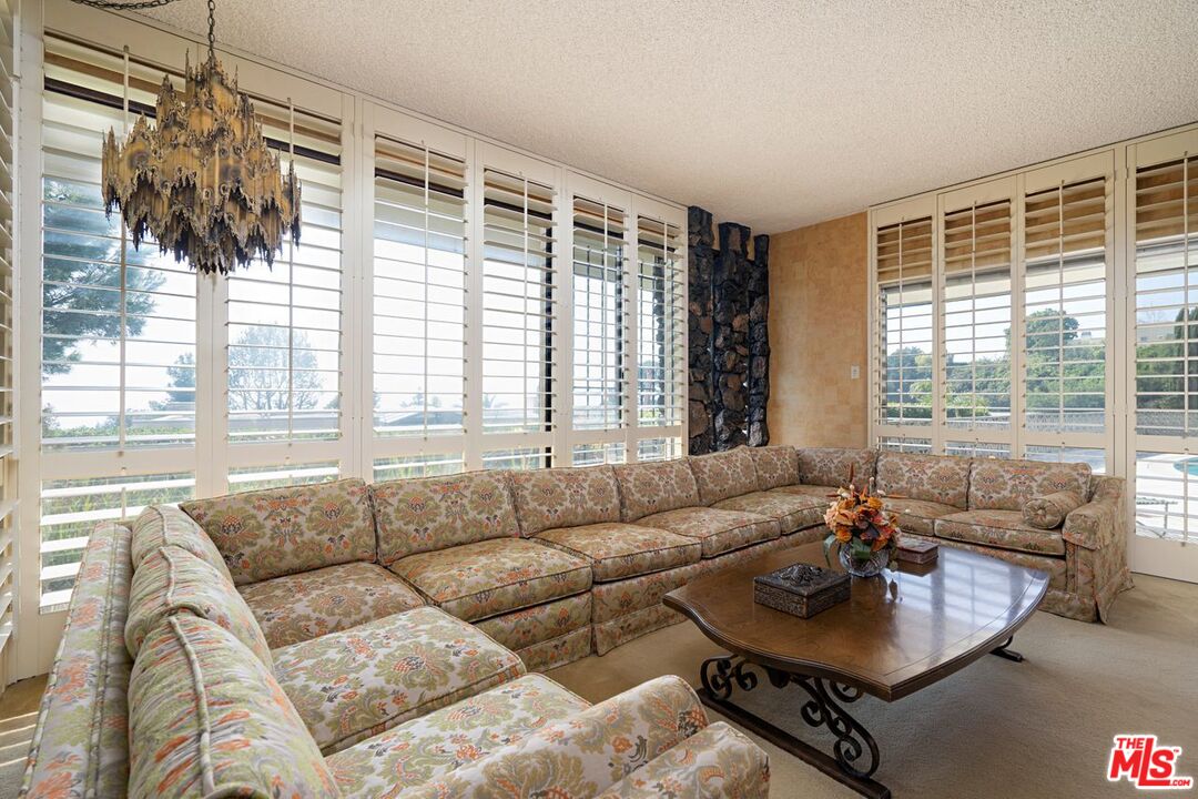 1499 Carla Ridge Beverly Hills, CA 90210 - Photo 7 of 47