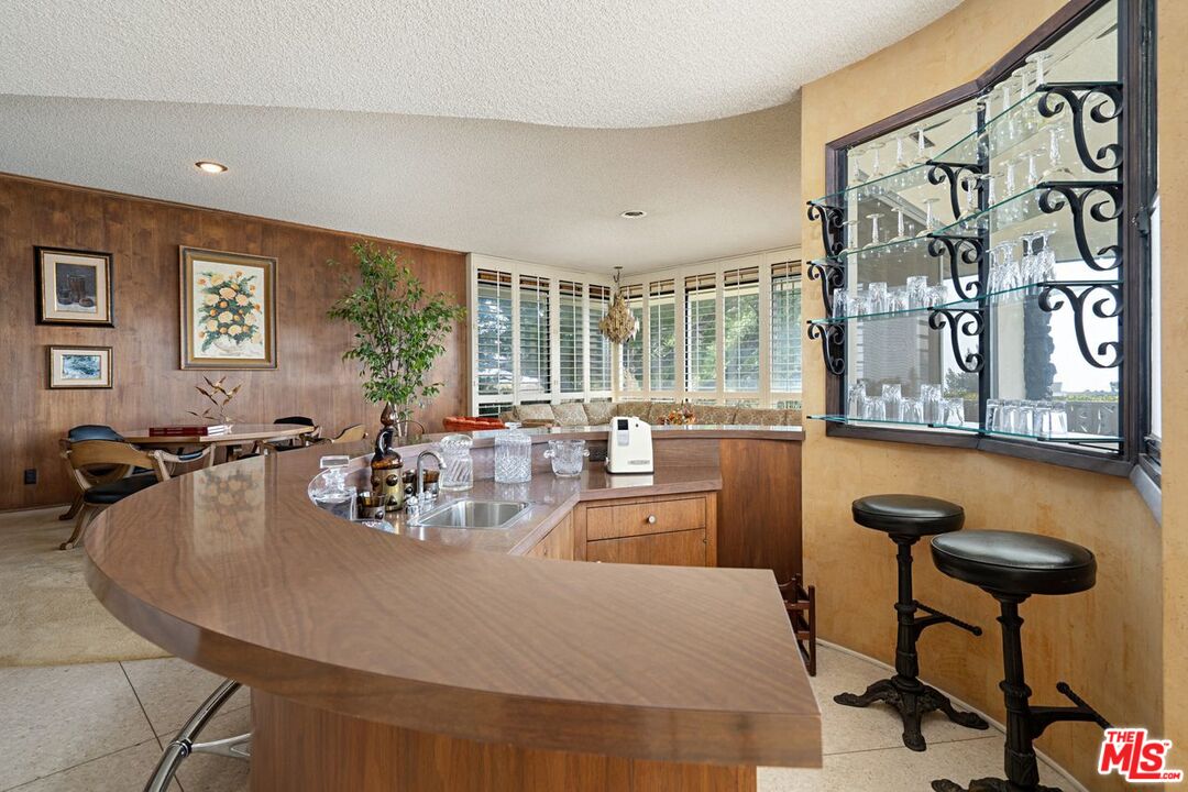 1499 Carla Ridge Beverly Hills, CA 90210 - Photo 10 of 47