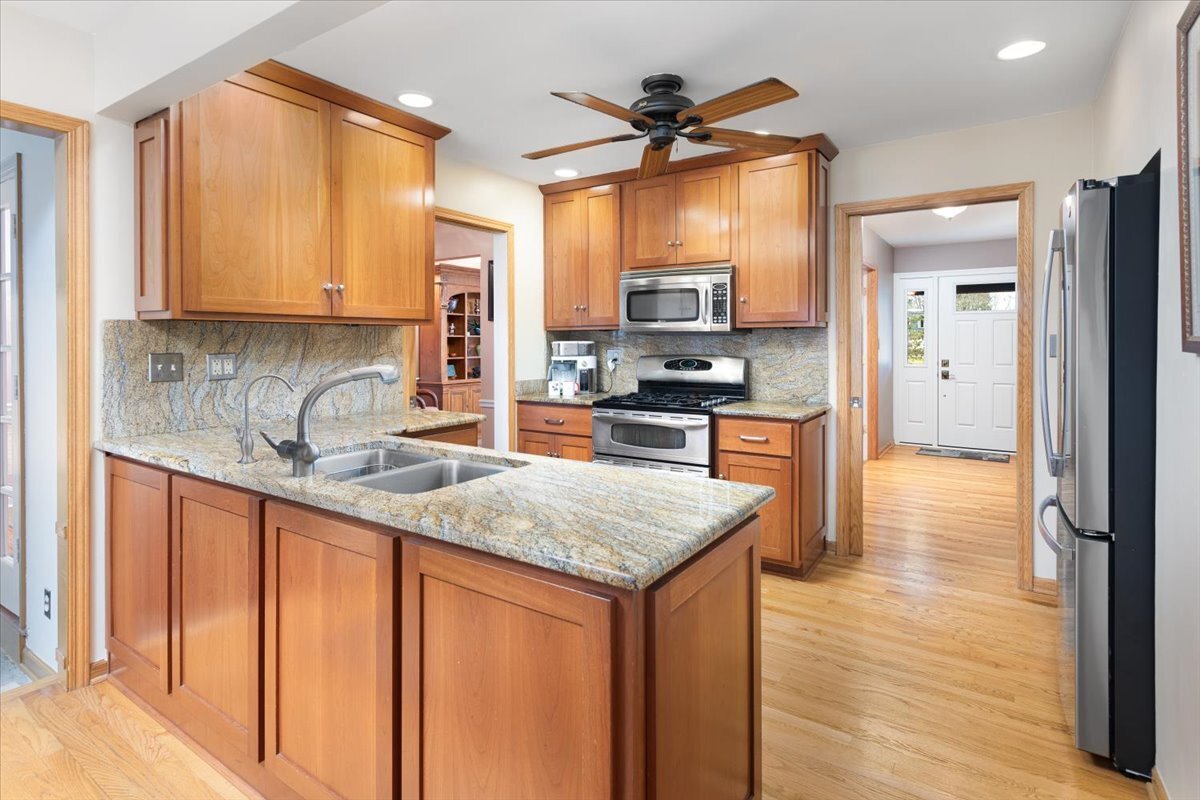 8S295 College Road Naperville, IL 60540 - Photo 13 of 40