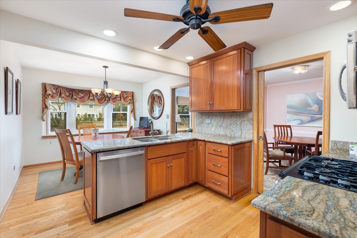 8S295 College Road Naperville, IL 60540 - Photo 9 of 40