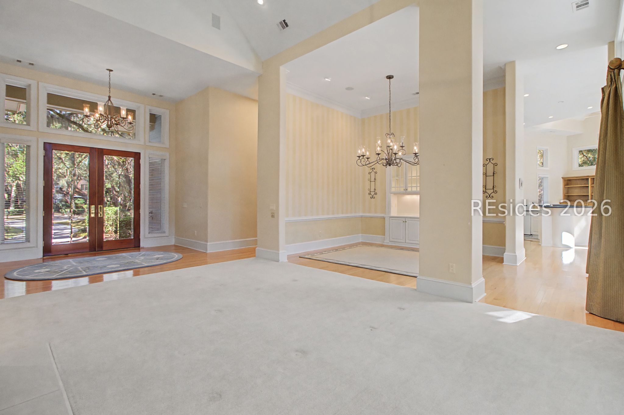 88 Inverness Drive Bluffton, SC 29910 - Photo 11 of 47 Living rm/dining room/entryway.
