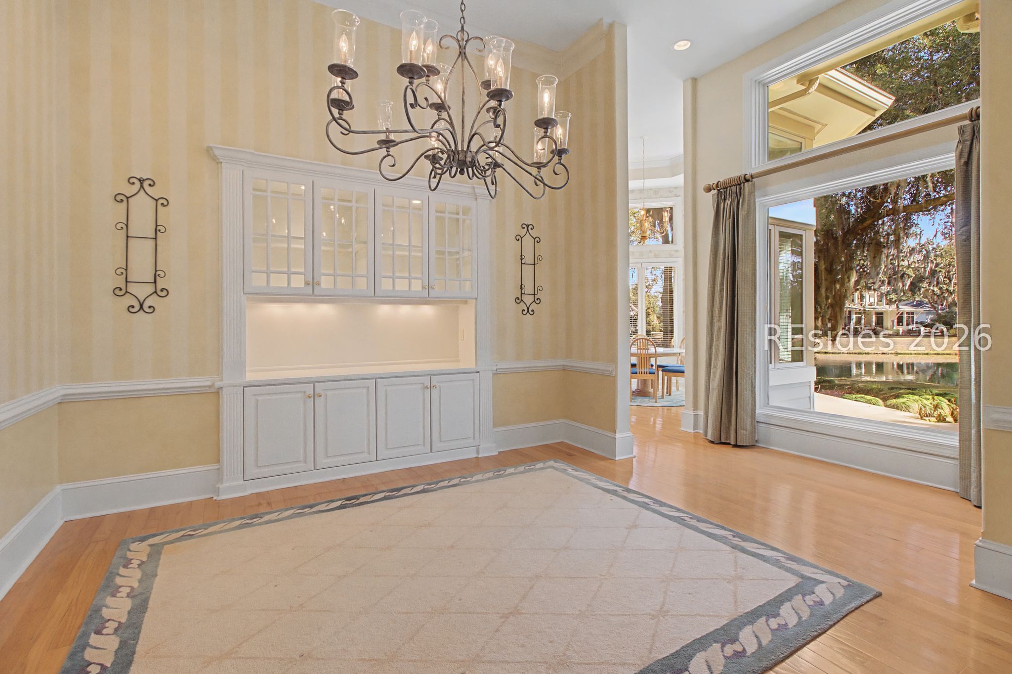 88 Inverness Drive Bluffton, SC 29910 - Photo 12 of 47 Dining rm w/ built-ins & under mount lighting