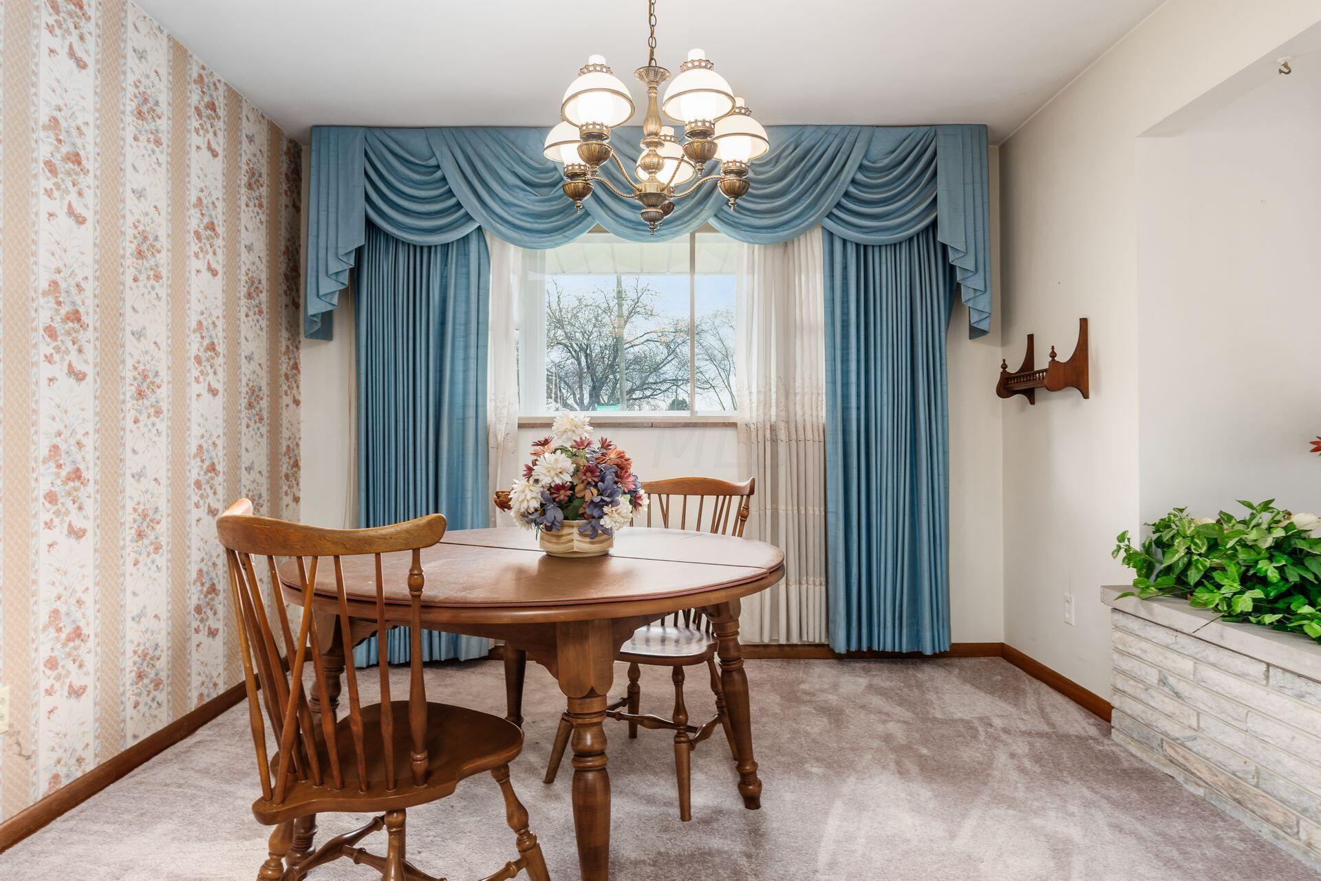 1572 Bostwick Road Columbus, OH 43227 - Photo 10 of 37 Dining Room