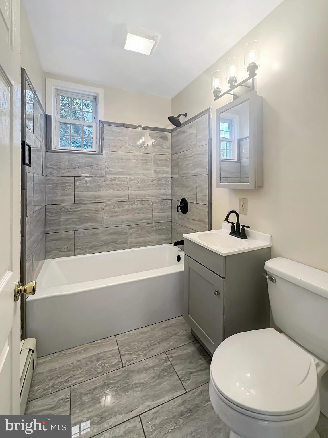 1027 Riverside Drive Pottstown, PA 19465 - Photo 9 of 24 a bathroom with a toilet a sink and bathtub