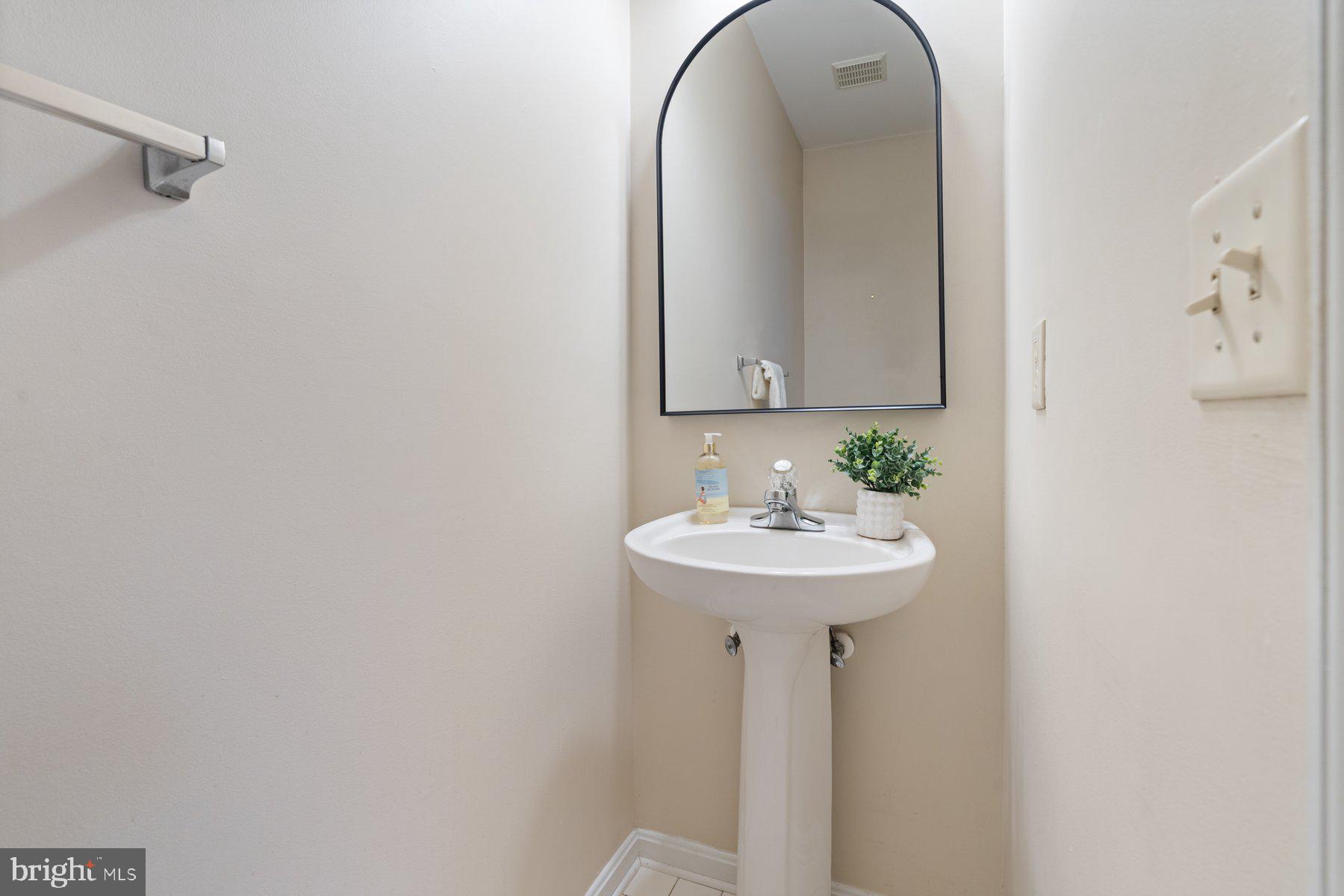 359 Valley Stream Road Severna Park, MD 21146 - Photo 20 of 55 a bathroom with a sink and a mirror