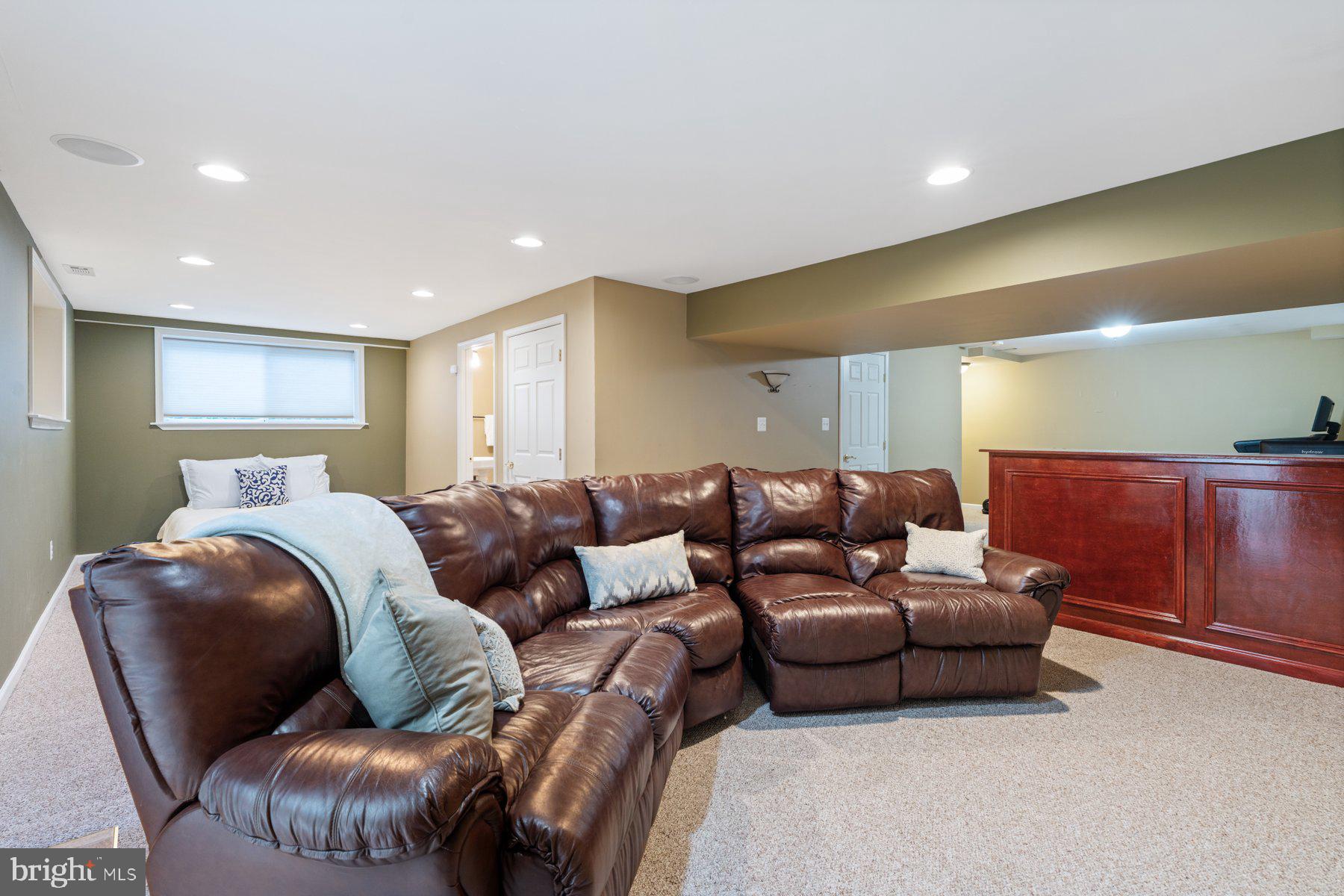 359 Valley Stream Road Severna Park, MD 21146 - Photo 31 of 55 a living room with furniture
